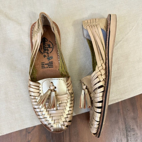 CACAHI'S CACLE'S Girls Gold Leather Tasseled Huaraches Sandals MEXICO MADE - Picture 2 of 11